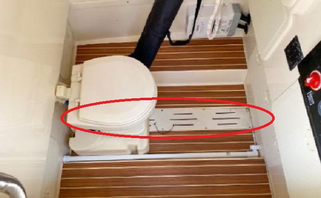 Scout Boats 275 XSF Hull Drain Grate 191387-403415